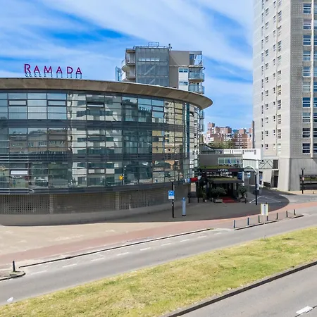 Ramada The Hague Scheveningen-3